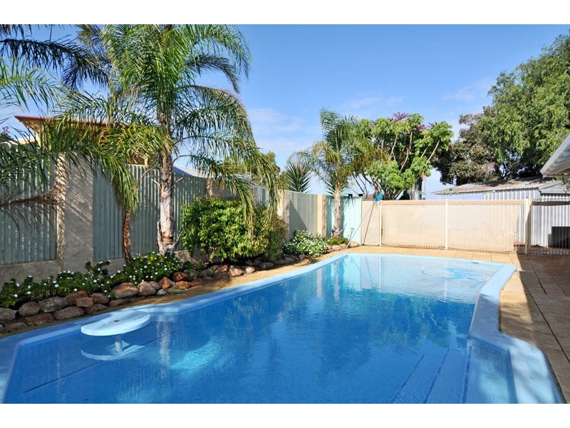 7 Kestrel Close, Halls Head WA 6210