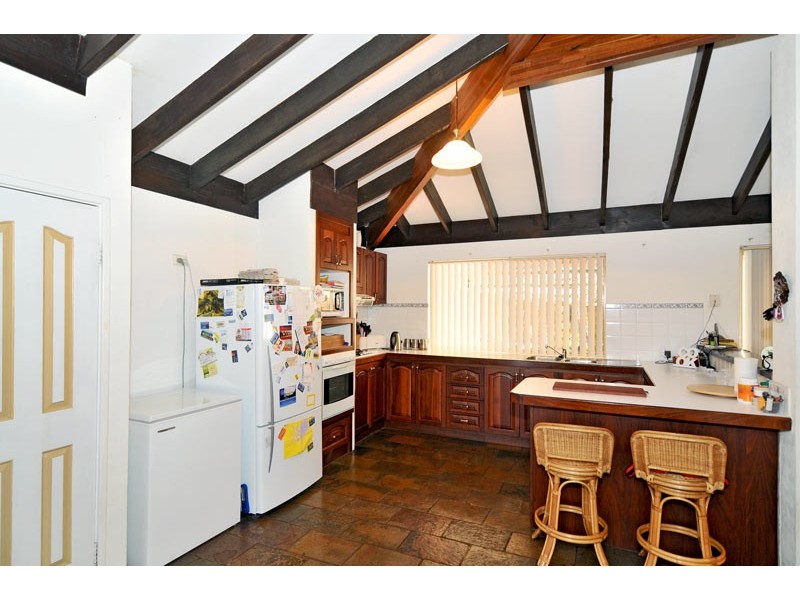 7 Kestrel Close, Halls Head WA 6210