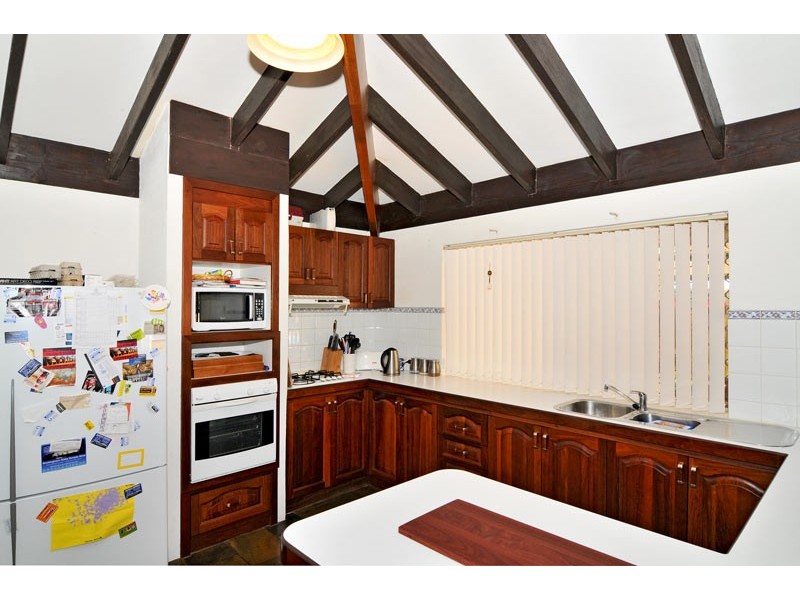 7 Kestrel Close, Halls Head WA 6210