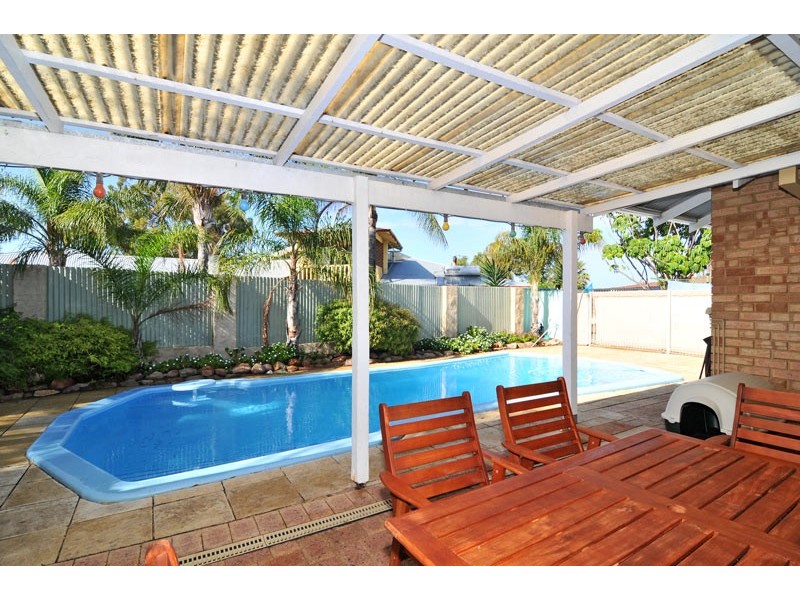 7 Kestrel Close, Halls Head WA 6210