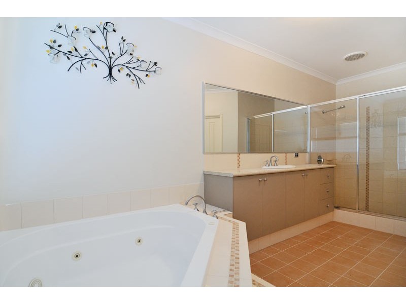 1 Blue Wren Gardens, Coodanup WA 6210