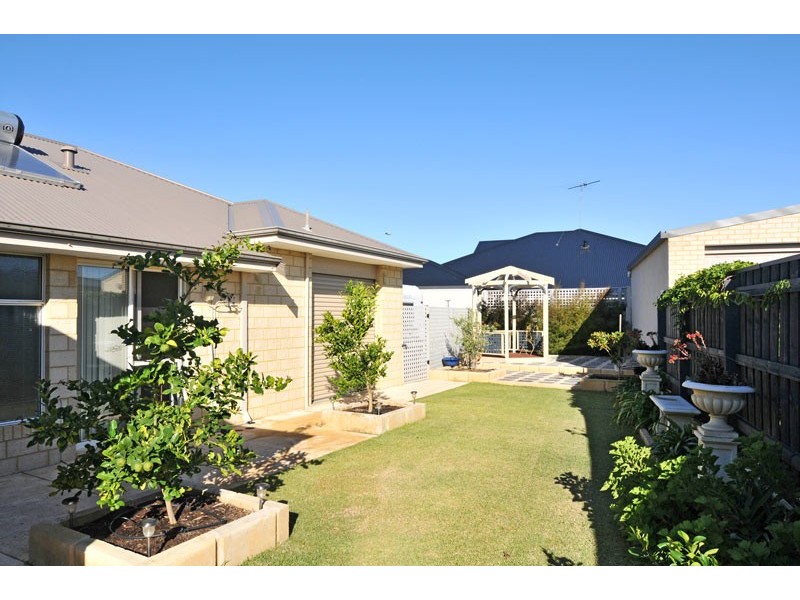 1 Blue Wren Gardens, Coodanup WA 6210