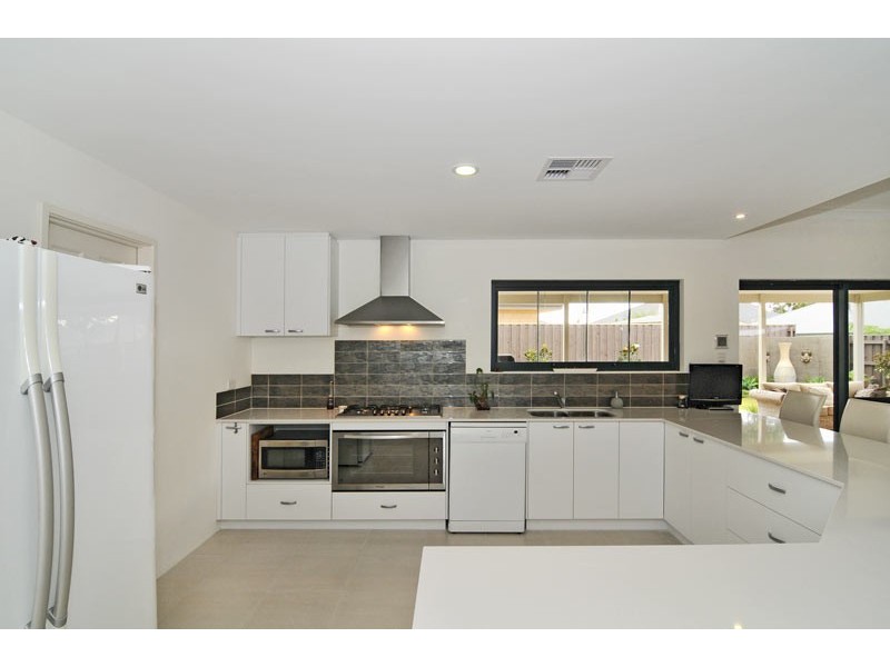 8 Pictum Way, Halls Head WA 6210