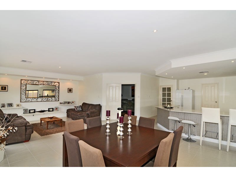 8 Pictum Way, Halls Head WA 6210