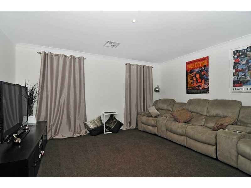 8 Pictum Way, Halls Head WA 6210