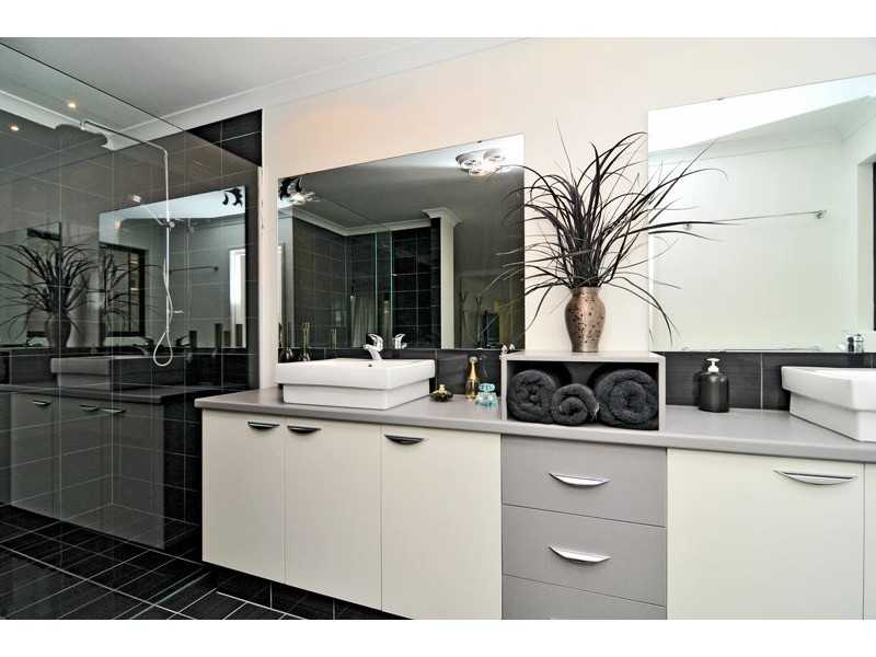 8 Pictum Way, Halls Head WA 6210