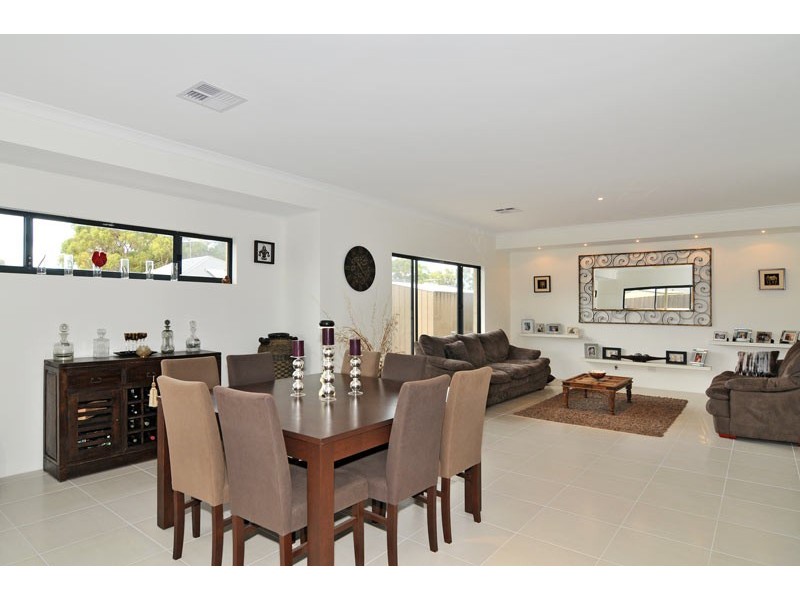 8 Pictum Way, Halls Head WA 6210