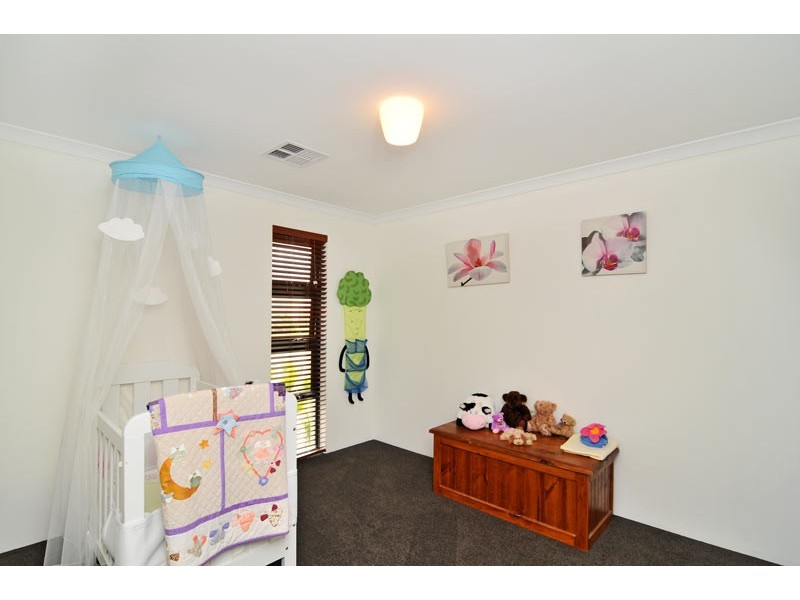 8 Pictum Way, Halls Head WA 6210