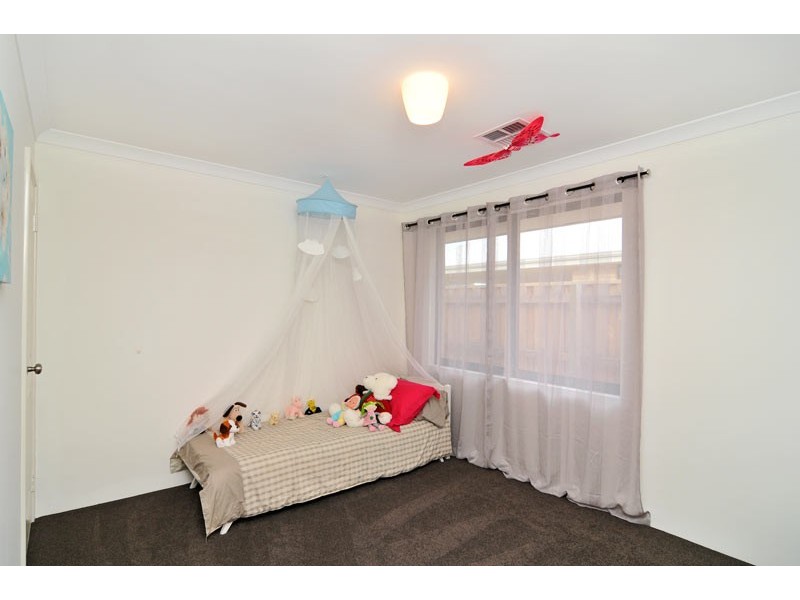 8 Pictum Way, Halls Head WA 6210