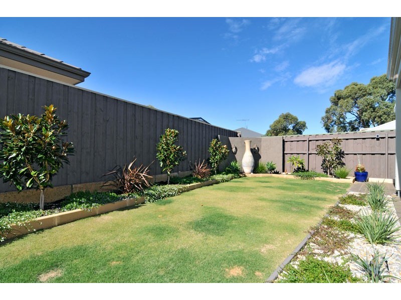 8 Pictum Way, Halls Head WA 6210
