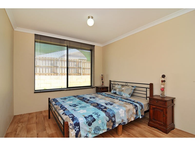 15 Lomatia Ramble, Halls Head WA 6210