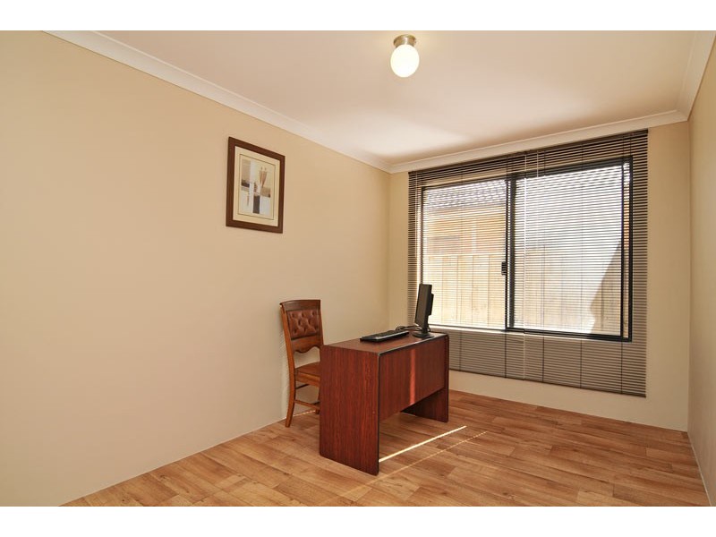 15 Lomatia Ramble, Halls Head WA 6210