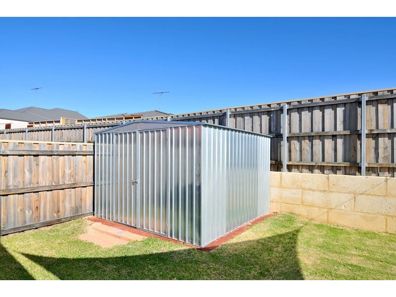15 Lomatia Ramble, Halls Head WA 6210