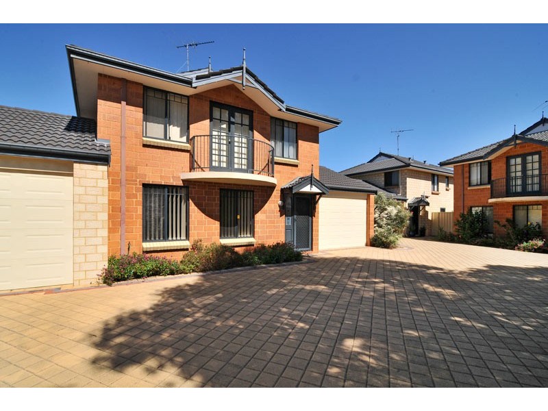 2/2 Churchill Avenue, Dudley Park WA 6210