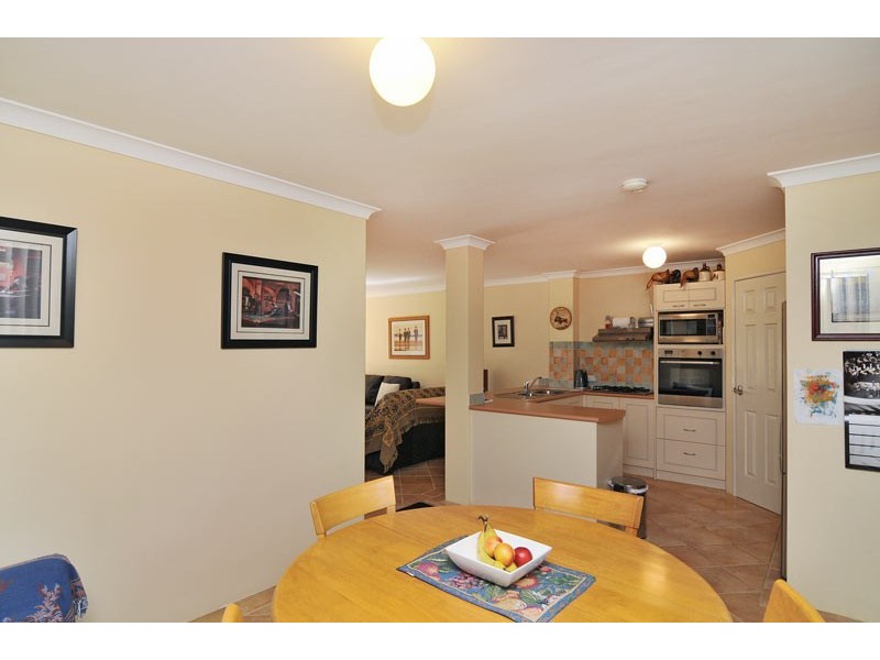 2/2 Churchill Avenue, Dudley Park WA 6210