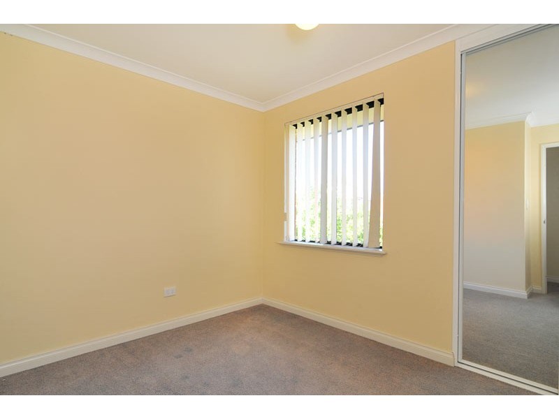 2/2 Churchill Avenue, Dudley Park WA 6210