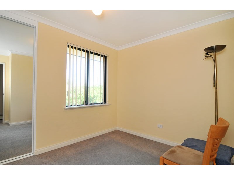 2/2 Churchill Avenue, Dudley Park WA 6210