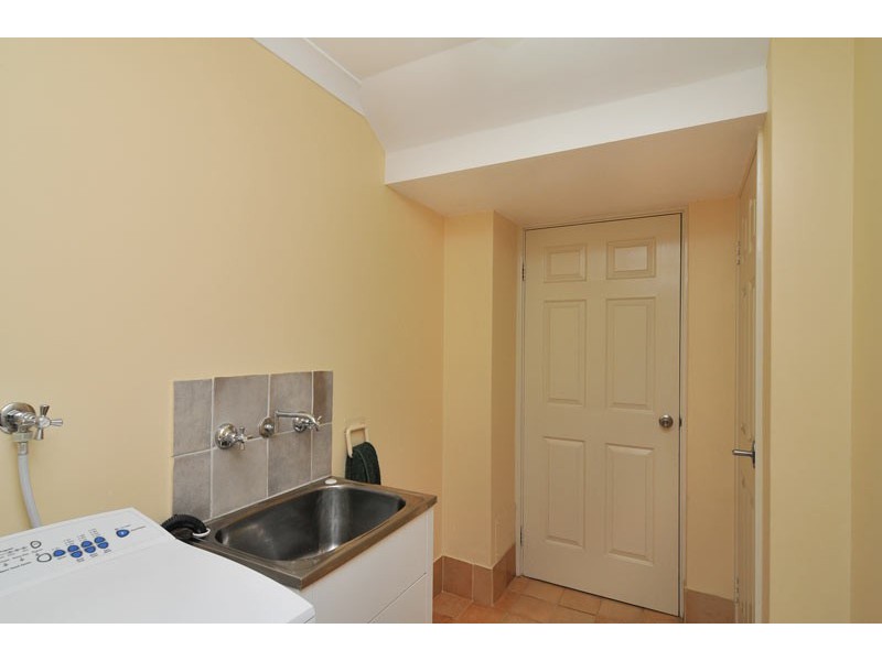 2/2 Churchill Avenue, Dudley Park WA 6210