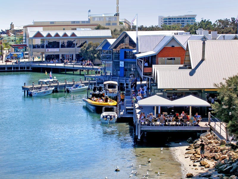 2/2 Churchill Avenue, Dudley Park WA 6210