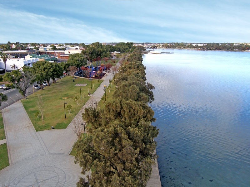 2/2 Churchill Avenue, Dudley Park WA 6210