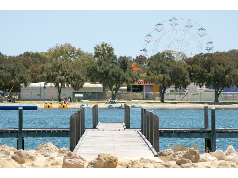 2/2 Churchill Avenue, Dudley Park WA 6210