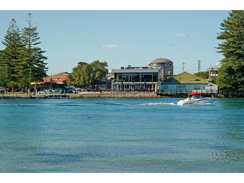 2/2 Churchill Avenue, Dudley Park WA 6210