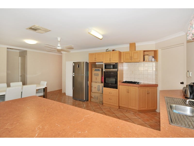 8 Lilac Green, Halls Head WA 6210