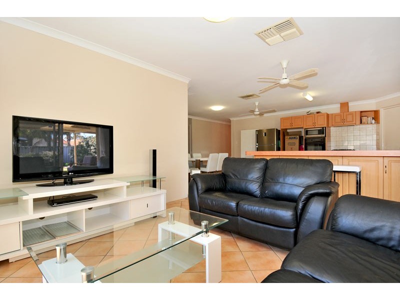 8 Lilac Green, Halls Head WA 6210