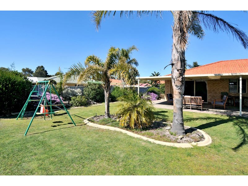 8 Lilac Green, Halls Head WA 6210