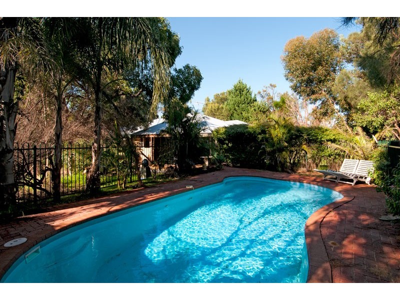4 Maroona Place, Greenfields WA 6210