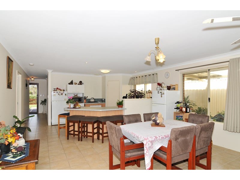 23 Warburton Trail, Lakelands WA 6180