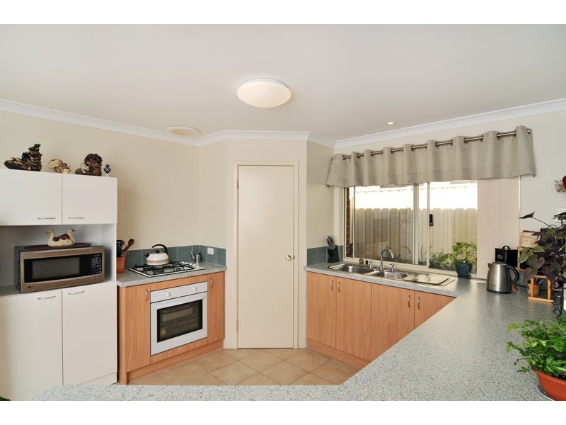 23 Warburton Trail, Lakelands WA 6180