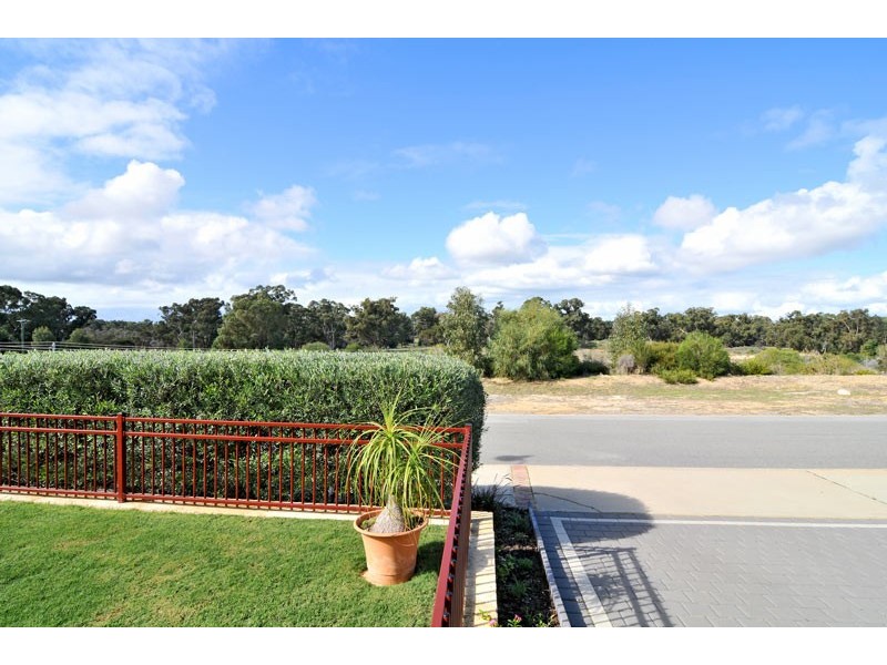 23 Warburton Trail, Lakelands WA 6180