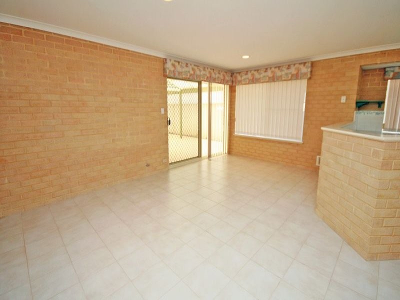 8A Crowthorn Cross, Erskine WA 6210