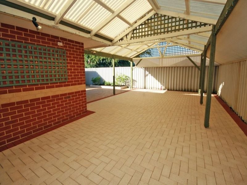 8A Crowthorn Cross, Erskine WA 6210