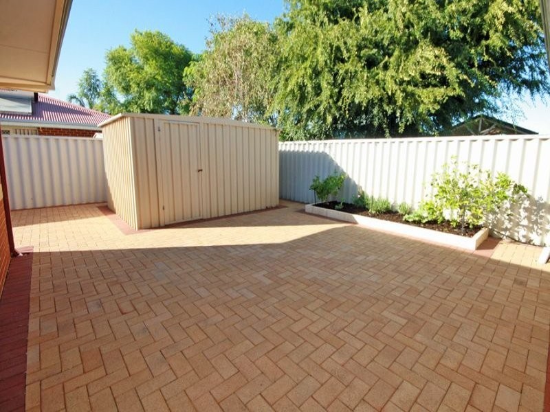 8A Crowthorn Cross, Erskine WA 6210