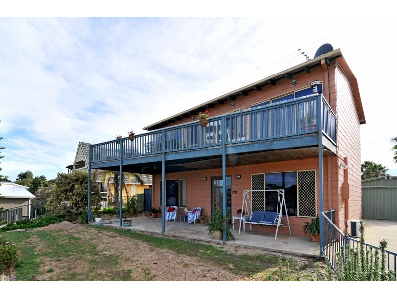 18 Valley Road, Halls Head WA 6210