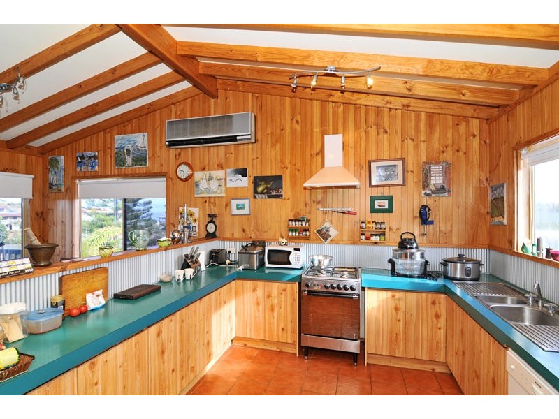 18 Valley Road, Halls Head WA 6210