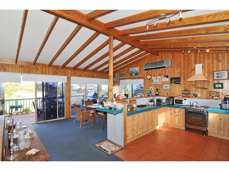 18 Valley Road, Halls Head WA 6210