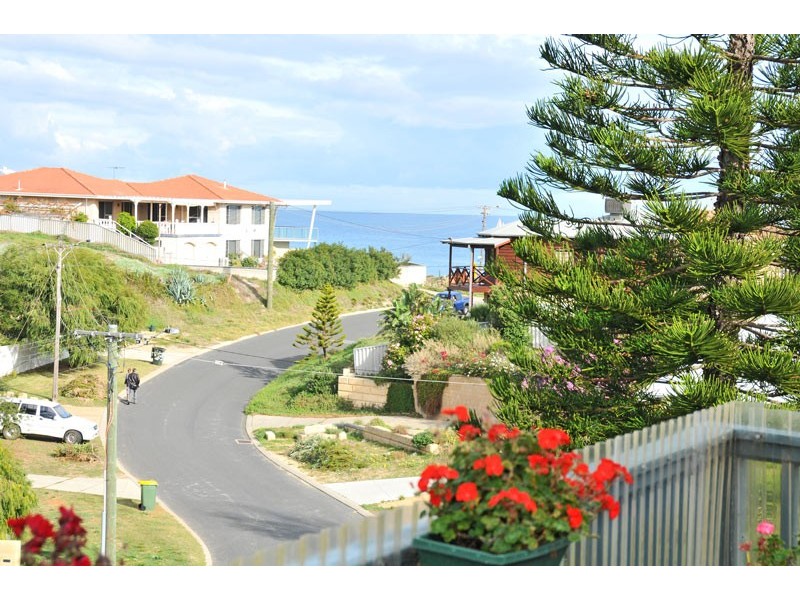 18 Valley Road, Halls Head WA 6210