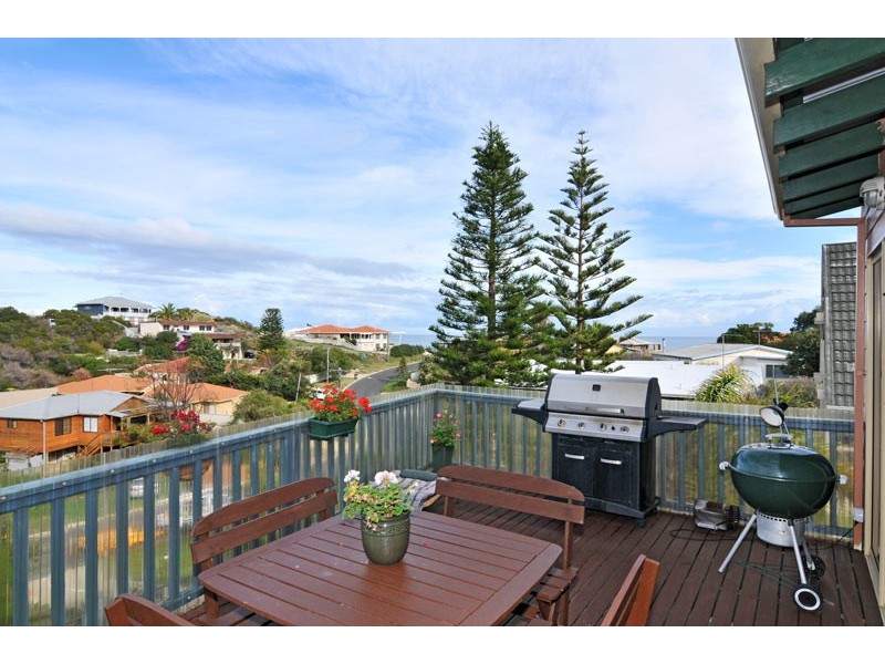 18 Valley Road, Halls Head WA 6210