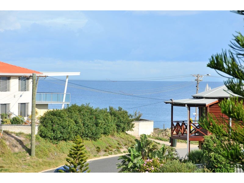 18 Valley Road, Halls Head WA 6210