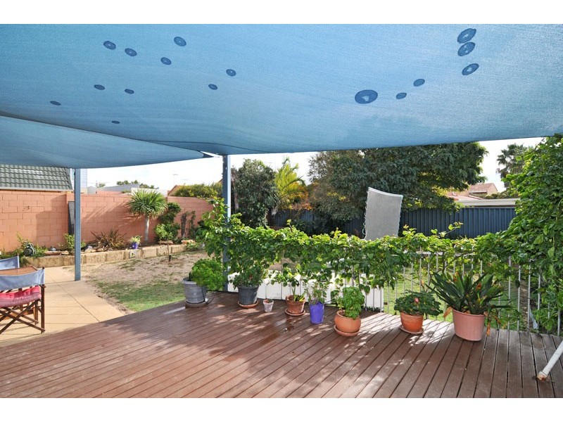 18 Valley Road, Halls Head WA 6210