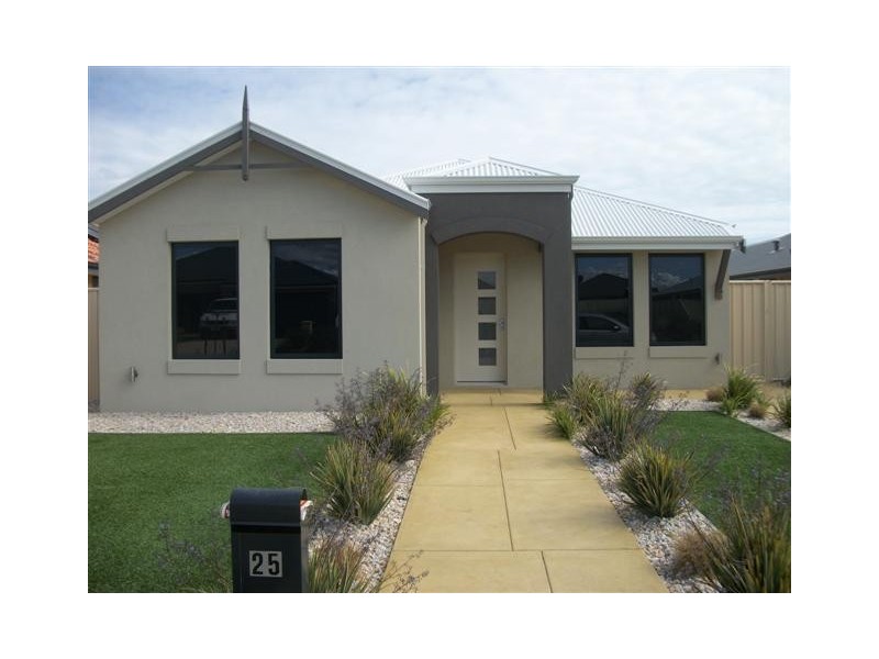 25 Lascellas Circus, Lakelands WA 6180