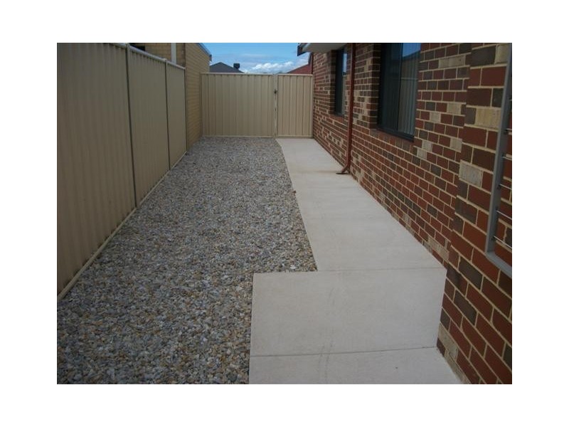 25 Lascellas Circus, Lakelands WA 6180