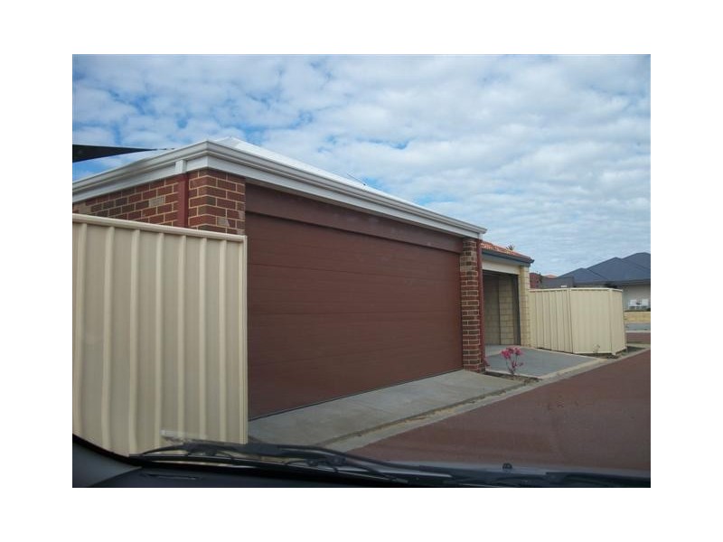 25 Lascellas Circus, Lakelands WA 6180