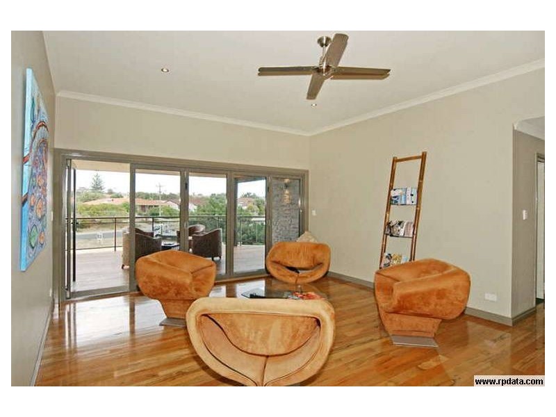 76A Janis Street, Halls Head WA 6210