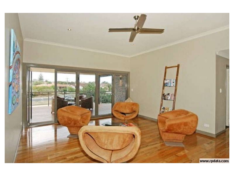 76A Janis Street, Halls Head WA 6210