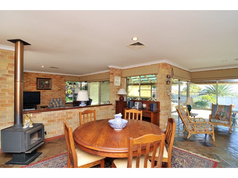 4 Osprey Close, Halls Head WA 6210