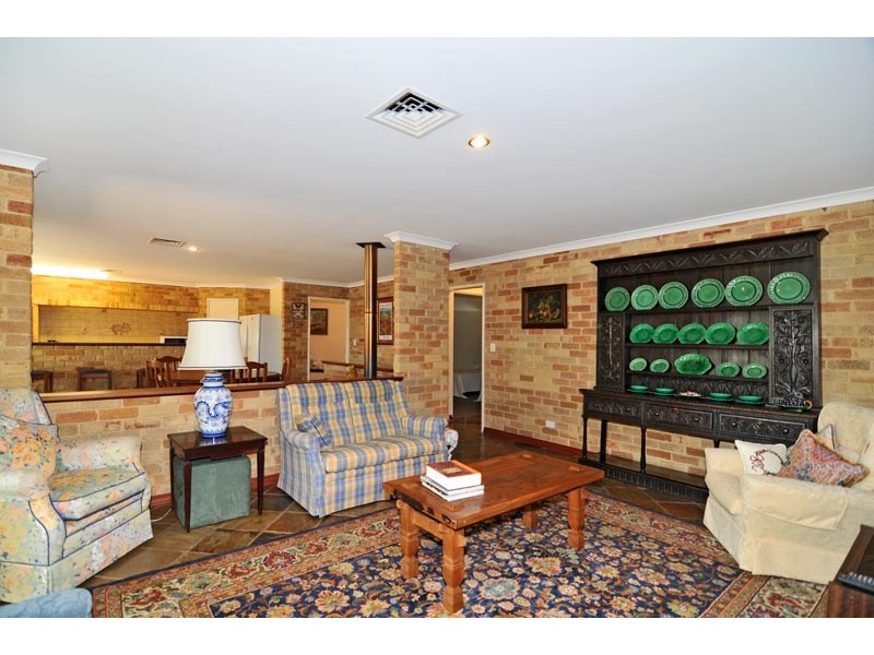 4 Osprey Close, Halls Head WA 6210